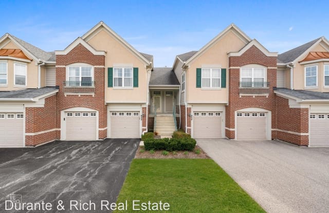452 E. Pine Lake Circle - 452 Pine Lake Cir, Vernon Hills, IL 60061