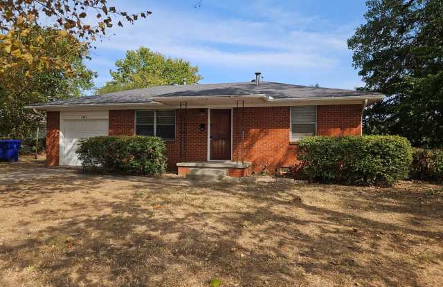 (2) Bed/(1) Bath Walking Distance to OU Campus Avail NOW! Gallery 3