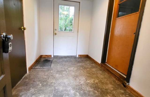 3 Bedroom/ 1 Gallery 2
