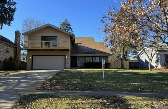 824 Woodmar Drive - 824 Woodmar Drive, Crystal Lake, IL 60014