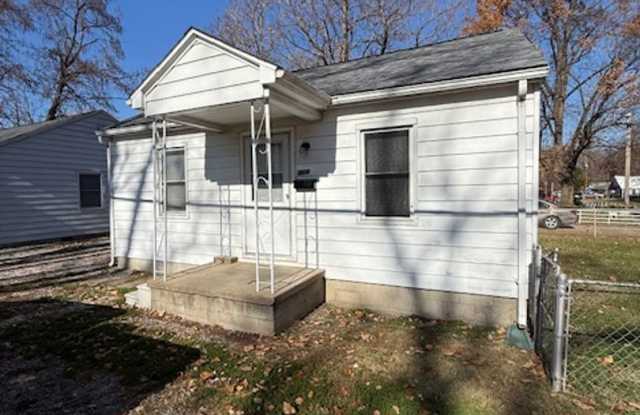 2556 Sweetser Avenue Evansville, IN 47714 - 2556 Sweetser Avenue, Evansville, IN 47714
