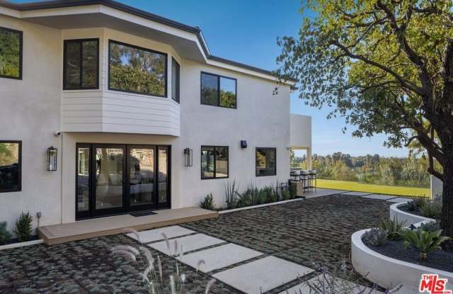 1460 San Remo Dr Gallery 1