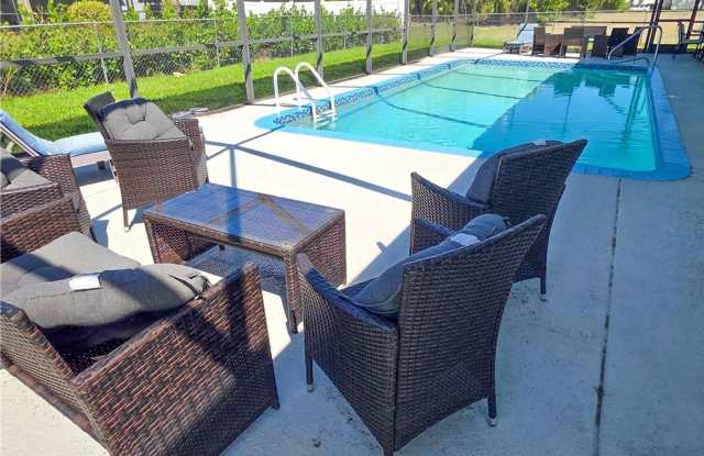 Furnished 2 Bedroom Duplex w/ shared Heated pool Completly updated throughout Gallery 3