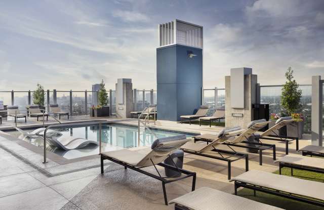 SkyHouse River Oaks Apartments Gallery 3