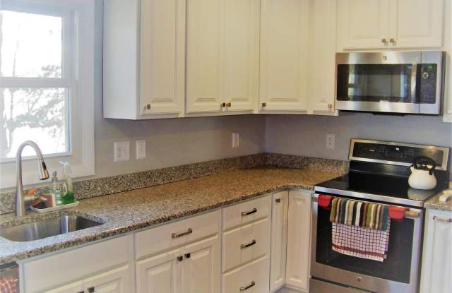 9758 LONGVIEW DRIVE Gallery 3