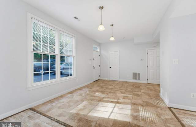 10903 MAPLE Street Gallery 4