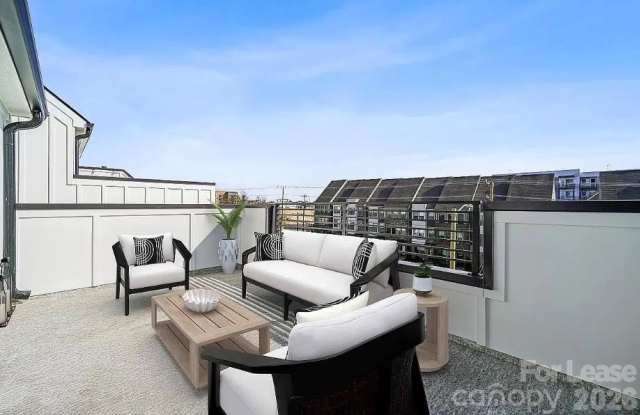 3728 S Tryon Street Gallery 4