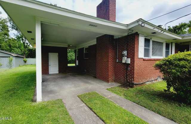 2512 Castle Hayne Road Gallery 2
