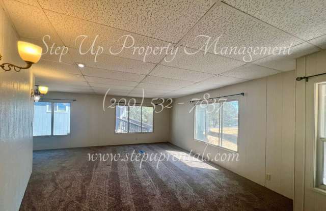 Spacious and Updated 3 Bedroom off Phoenix Lake Rd! Gallery 4