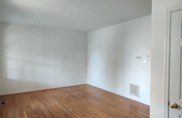 3 bedroom home with covered porch and rear yard Gallery 4