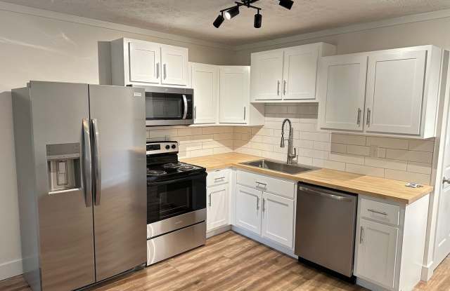 Remodeled Detached Above-Garage Hull Apartment! photos photos