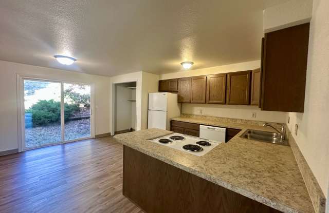 SPACIOUS 3-BEDROOM, 1-BATH APARTMENT IN MOYINA HEIGHTS Gallery 1