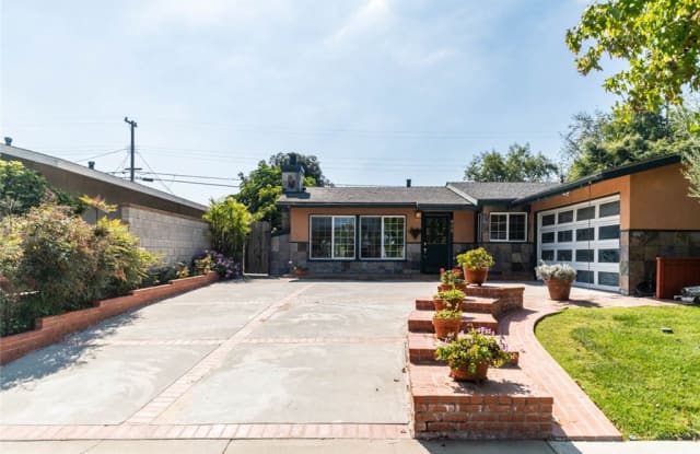 935 Senate Street - 935 Senate Street, Costa Mesa, CA 92627