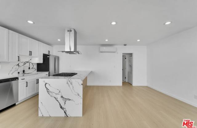 926 N Spaulding Ave unit: 2 photos photos