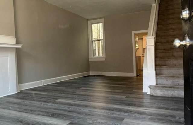 2834 N LECOUNT Street Gallery 3