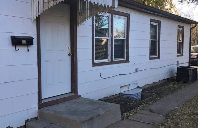423 1/2 W 10th - 423 1/2 W 10th St, Junction City, KS 66441