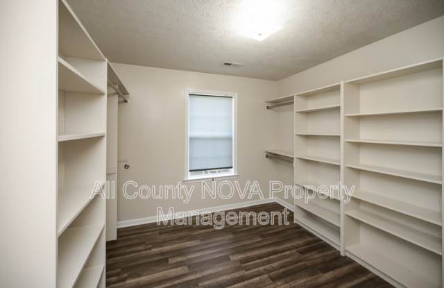 610 Kensington Dr photos photos