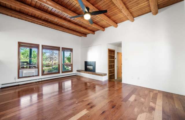 Vibrant Home Off Rodeo Rd. photos photos