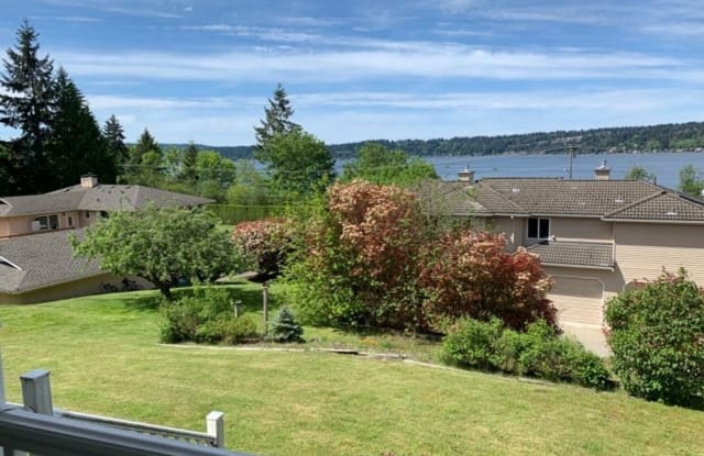 525 205th Ave NE - 525 205th Avenue Northeast, Sammamish, WA 98074