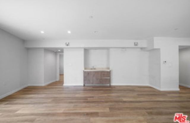 8532 Cashio Street Gallery 4