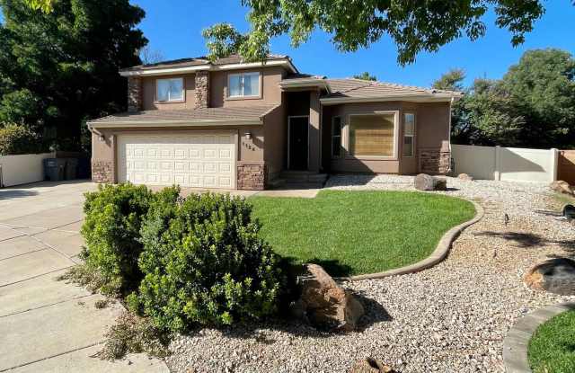 Pet-Friendly 4-BR Home in Washington Fields - 1124 Castle Stone Circle, Washington, UT 84780