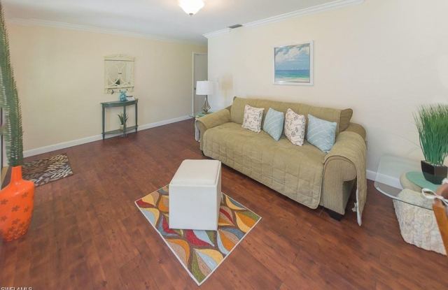 Enjoy Your Vacation in This Single Family Pet Friendly Home NO HOA ** WEEKLY AND MONTHLY RENTAL ** SEASONAL ** Gallery 3