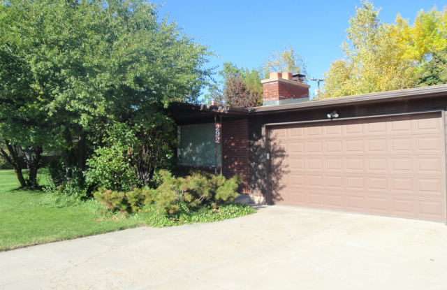 East Layton Home with Beautiful Landscaping for Rent - 292 North 1425 East, Layton, UT 84040