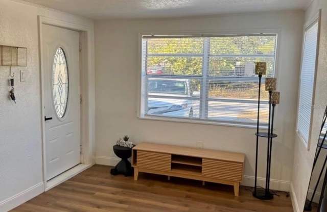 3022 W MEADOW Street Gallery 3