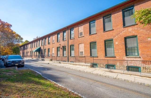 93a Park Heights Ave - 93 Park Heights Avenue, Dover, NJ 07801