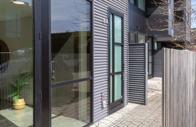 Spectacular Live/Work Home Designed by Architect David Stark Wilson Gallery 3