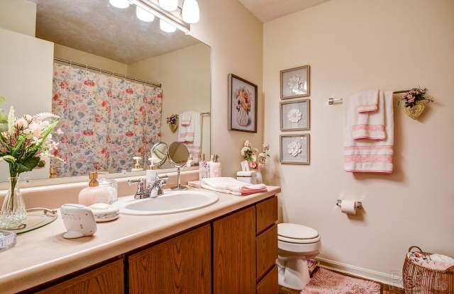 Hickory Knoll Apartments - Affordable Housing Gallery 3