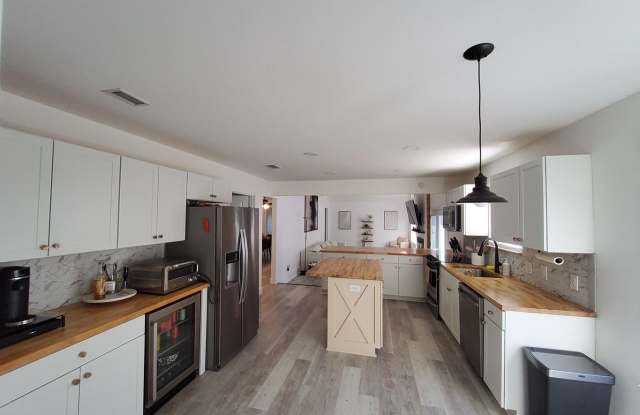 4339 Pine Tree Lane Gallery 4