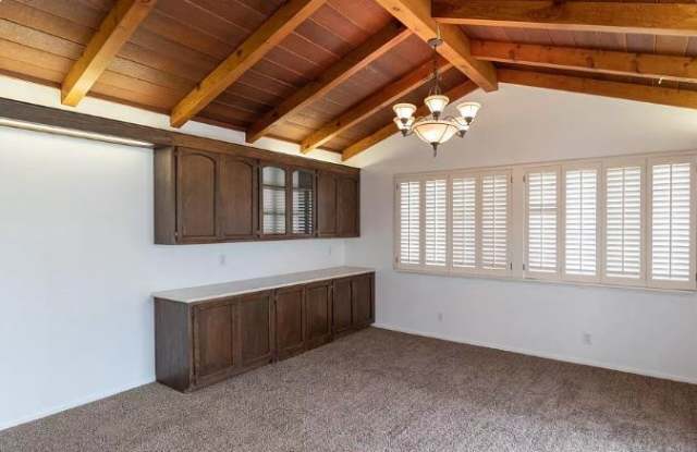 21182 Breton Ln Gallery 4