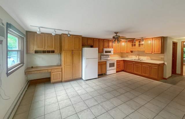 85 Debbie Drive - 85 Debbie Drive, South Windsor, CT 06074