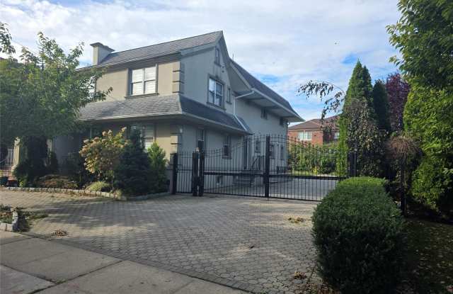 29-22 214 Place - 29-22 214th Place, Queens, NY 11360