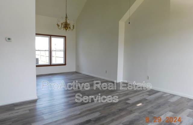 1461 Thamesford Dr. Gallery 3