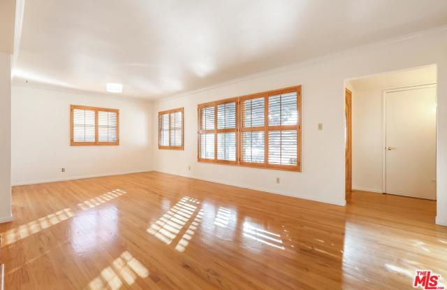 5708 SIMPSON Avenue Gallery 2