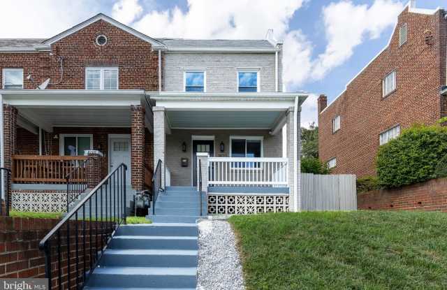 3922 EAST CAPITOL STREET NE photos photos