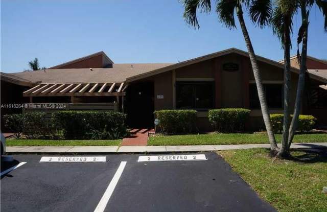 459 Lakeview Dr - 459 Lakeview Drive, Weston, FL 33326