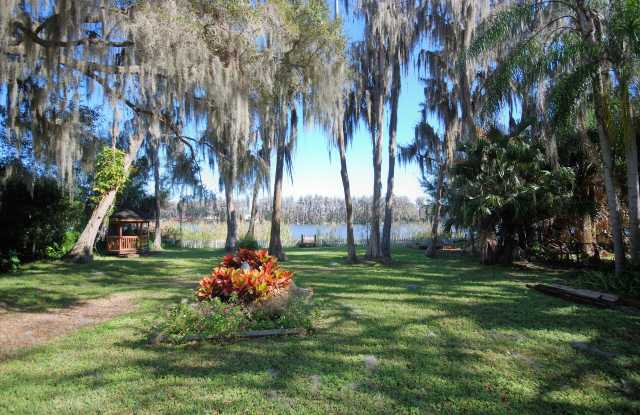 17915 Crooked Ln - 17915 Crooked Lane, Lutz, FL 33548
