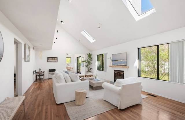 4 Hoppin Avenue Gallery 2