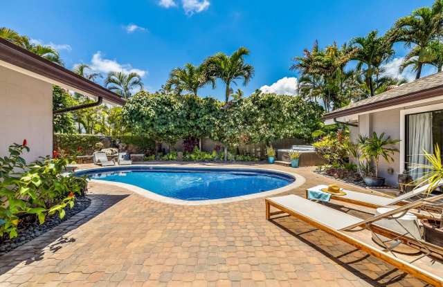 Hale Ohana: Bright Kailua Retreat w/hot tub, Lush Tropical Pool, Walk to Beach photos photos