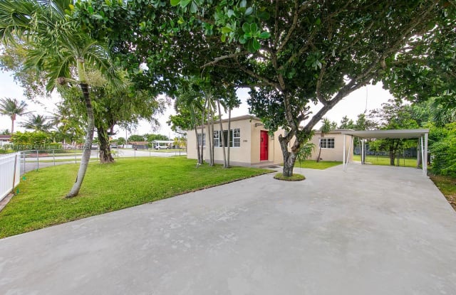590 SE 3rd St - 590 SE 3rd St, Hialeah, FL 33010
