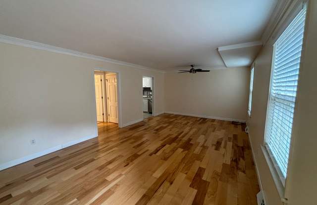 Remodeled Condo off Rivermont - 2940 Rivermont Avenue, Lynchburg, VA 24503