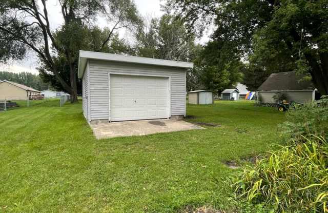 3 Bedroom, 1 Bathroom House for Rent with 1 Stall Garage! Gallery 3
