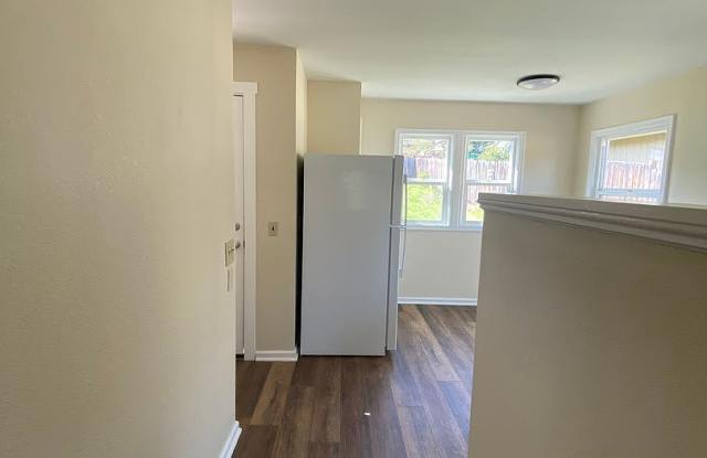 904 E 14th St photos photos