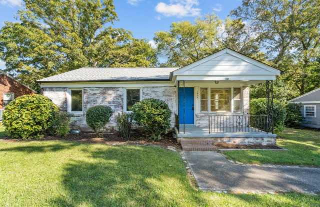 Adorable 3bed/ 1 Bath in Downtown Lillington - 1005 South 2nd Street, Lillington, NC 27546