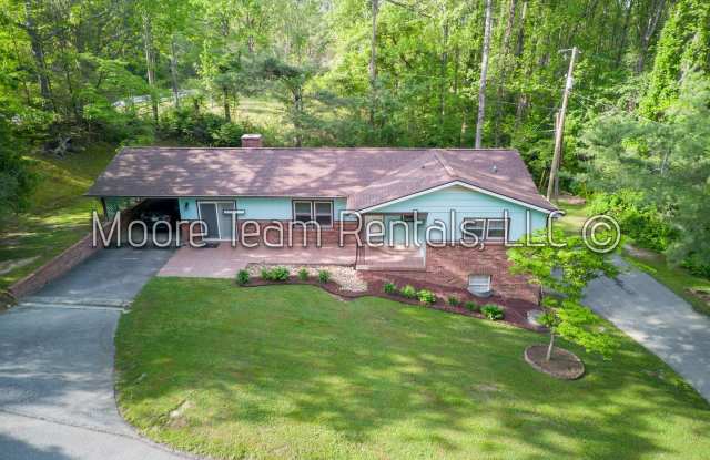 Clean 3BR Home with Garage Basement Near Hendersonville Conveniences photos photos