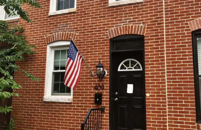 Charming 2BD/2.5BA Townhome in Upper Fells Point ~ Two Blocks from Fells Waterfront! Gallery 1