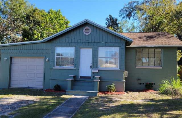 217 N KENTUCKY AVENUE - 217 North Kentucky Avenue, DeLand, FL 32724